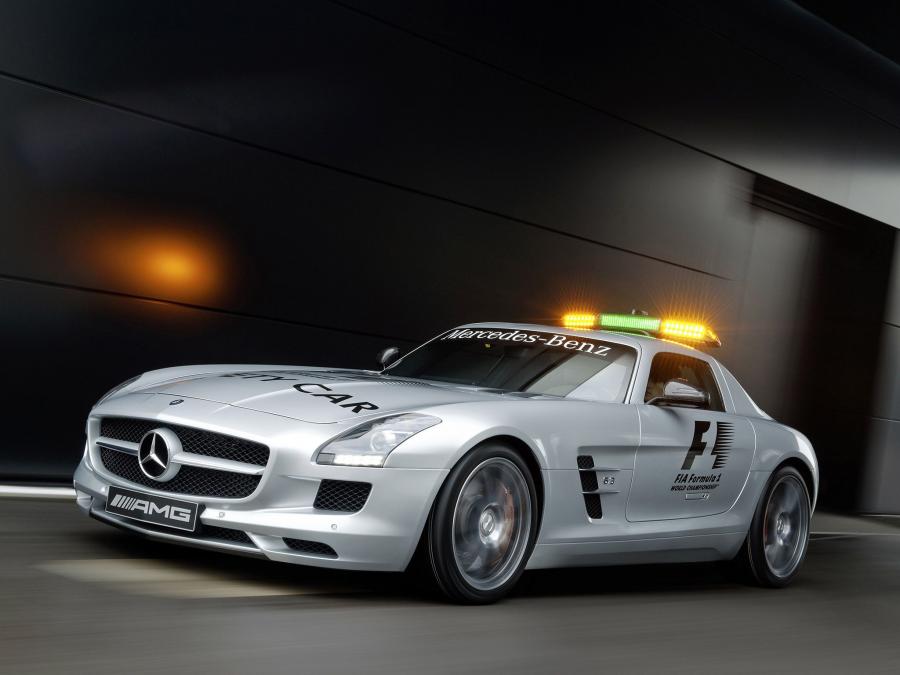  Mercedes-Benz SLS AMG F1 Safety Car 2010 года  (фото 37 из 46)